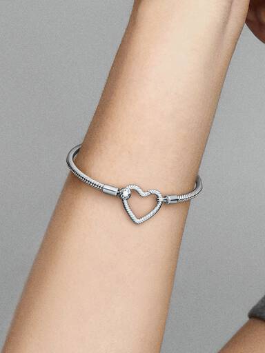 Brazalete cadena de serpiente con cierre de corazón