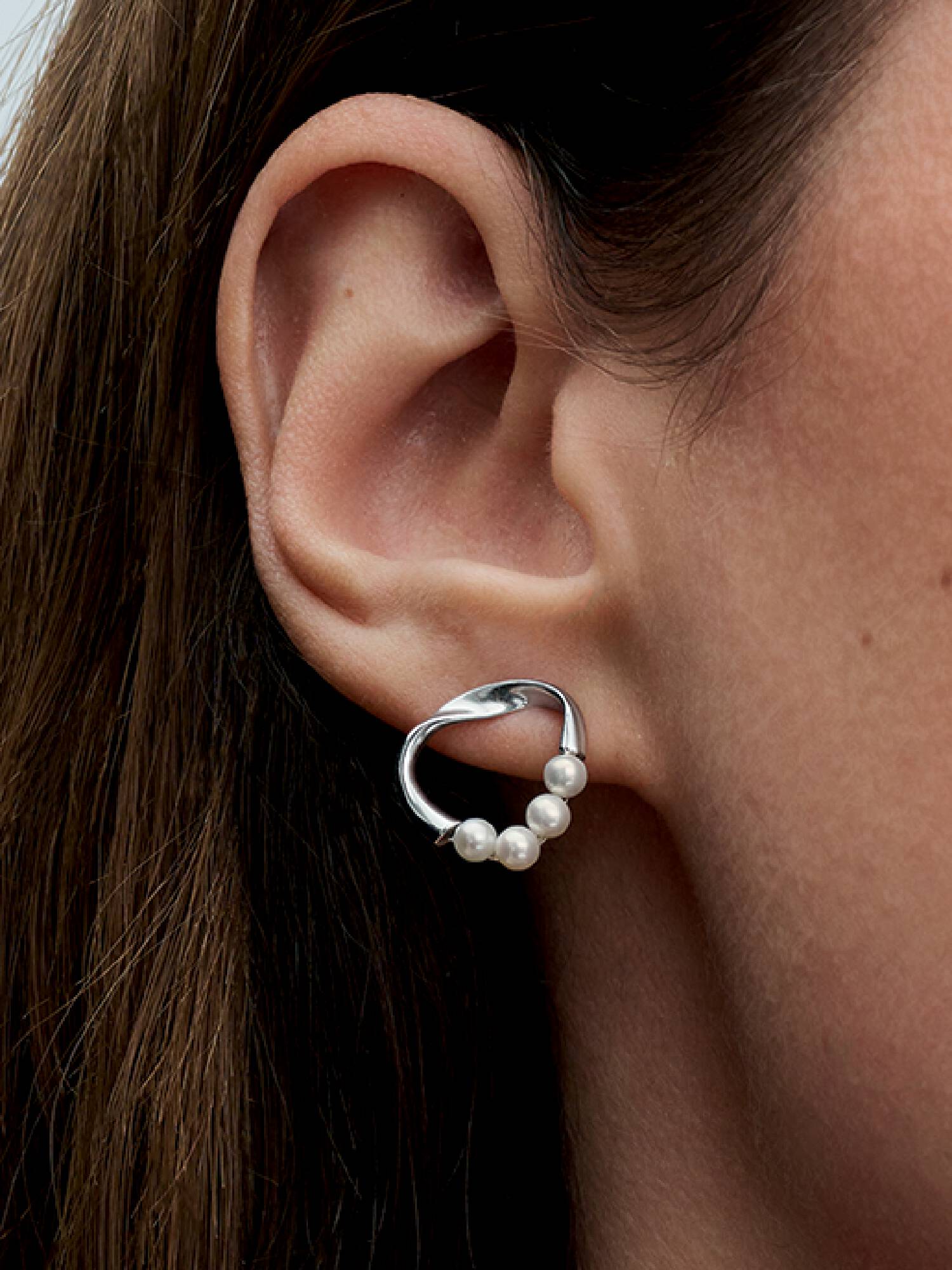 Aretes de botón Círculo con forma orgánica y perlas cultivadas de agua dulce tratada