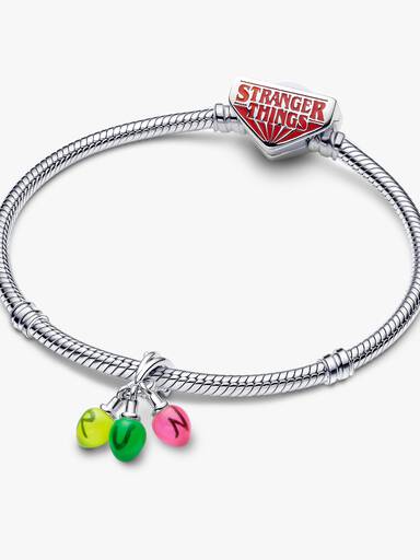 Charm Colgante "Corre" que Brilla en la Oscuridad de Stranger Things