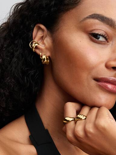 Aretes de aro ondulados