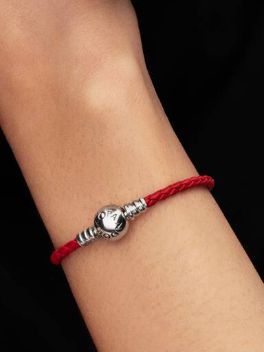 Brazalete de cuero trenzado rojo