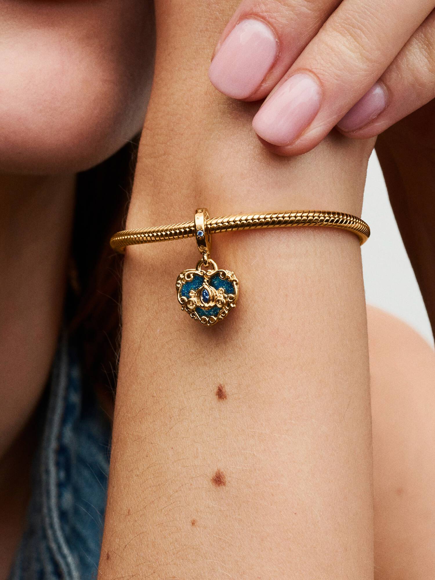 Charm Colgante Doble Carruaje y Corazón de Cenicienta de Disney