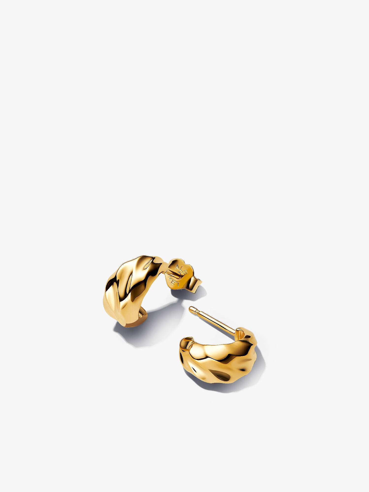 Aretes de aro abiertos ondulados