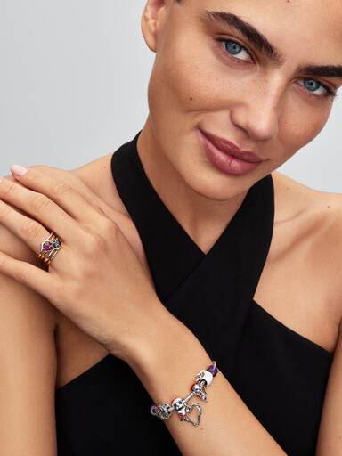 Brazalete de cadena de serpiente facetado con broche de corazón