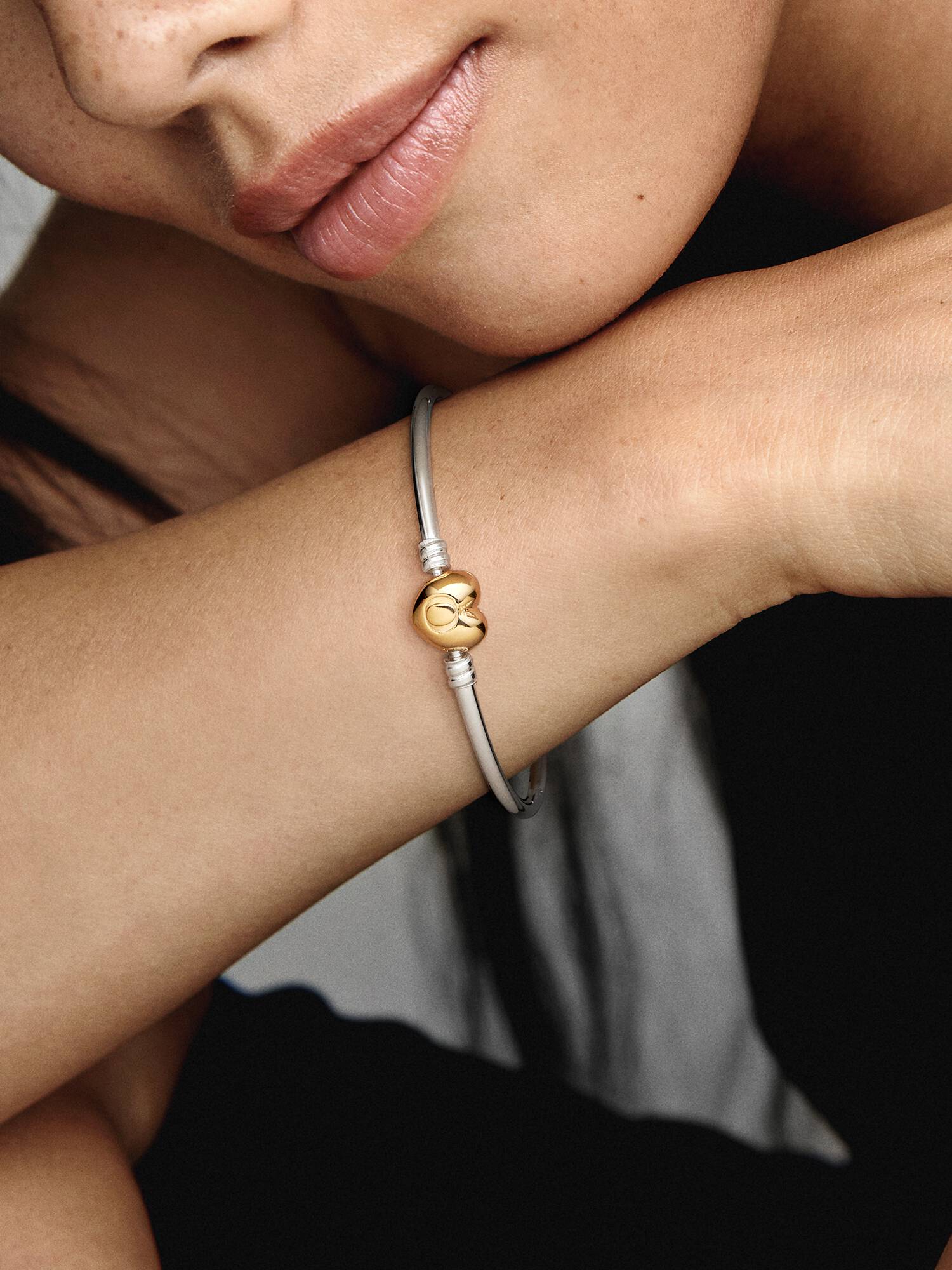 Pulsera Rígida Corazón Logotipo de Pandora
