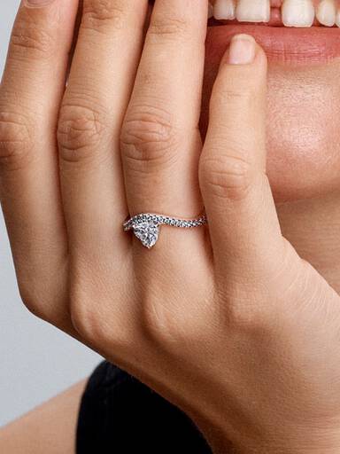 Anillo Corazón Ondulado Pavé