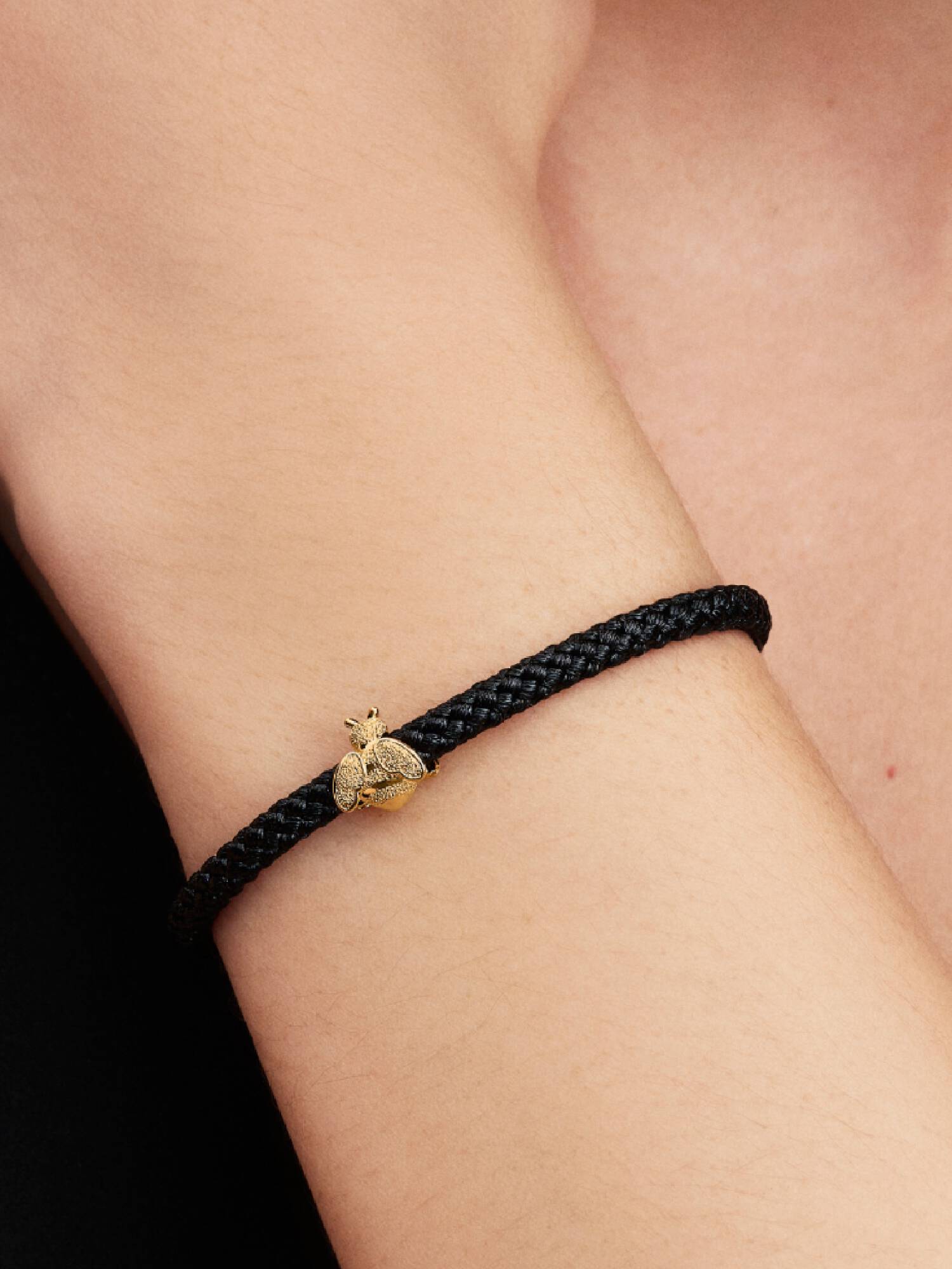 Mini Charm con textura Abeja