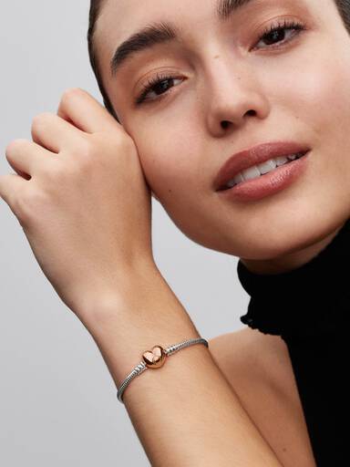 Brazalete cadena de serpiente y corazón