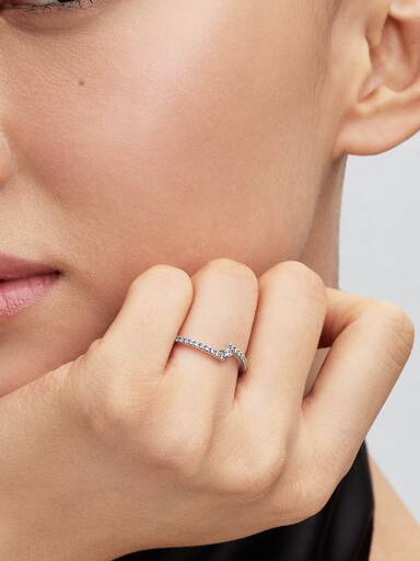 Anillo dividido en pavé deslumbrante