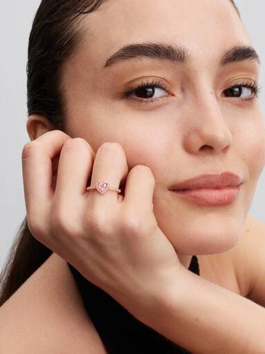 Anillo corazón elevado reluciente