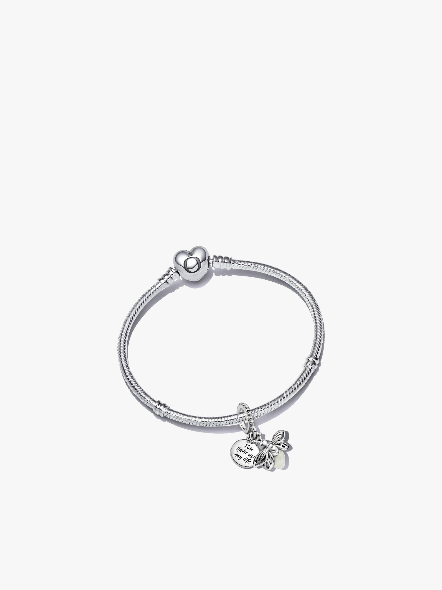 Set de brazalete de corazón y charm de luciérnaga
