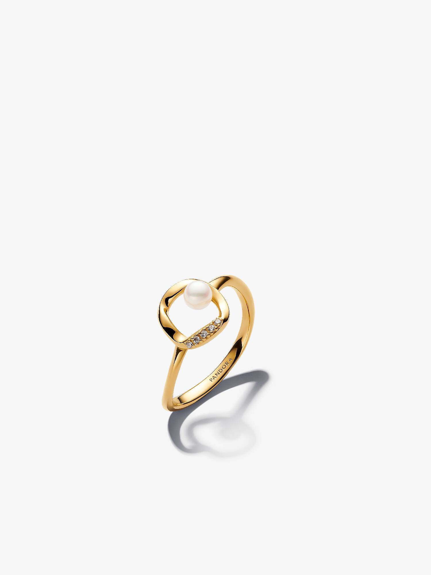 Anillo Círculo de Pavé con forma orgánica y perla cultivada de agua dulce tratada
