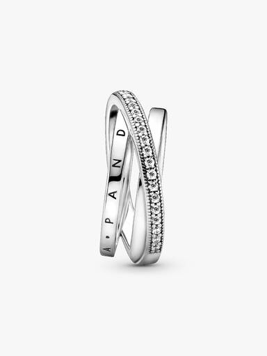 Anillo de banda triple cruzado con pavé