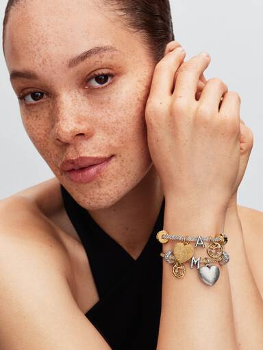 Pulsera de malla brillante con broche de corazón