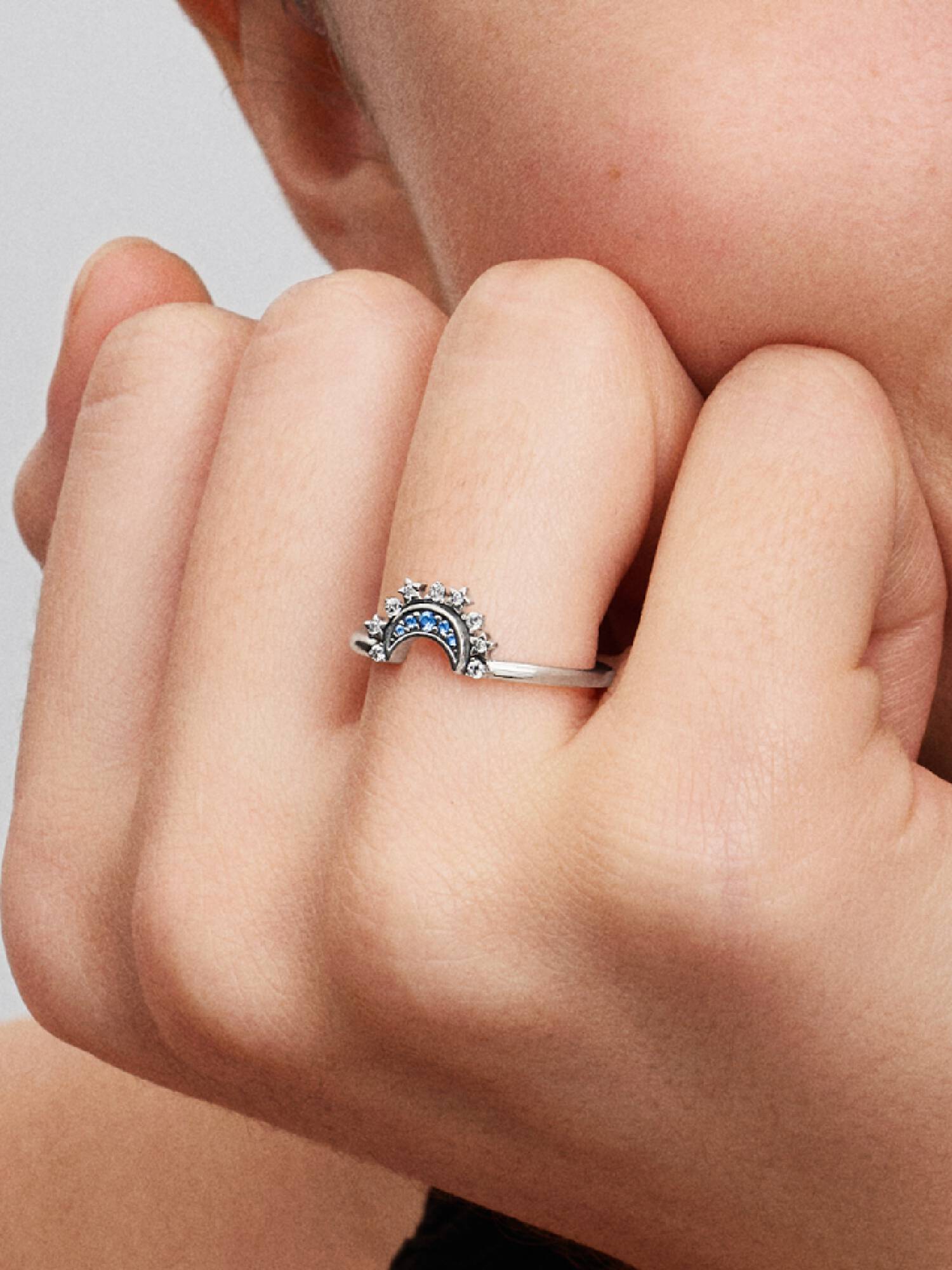 Anillo Luna resplandeciente azul celestial