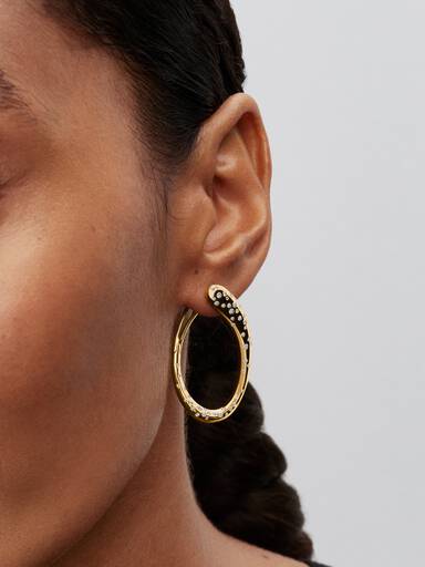 Aretes de aro abiertos de dos tonos con forma orgánica