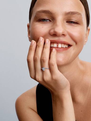 Anillo Corazón Ondulado Pavé