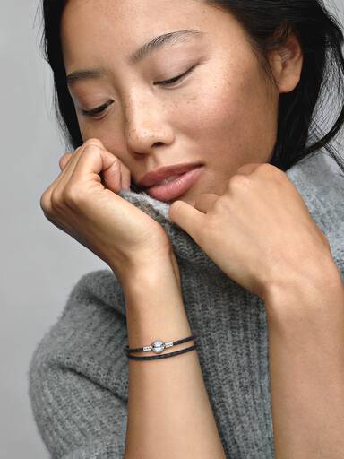Brazalete doble de cuero negro