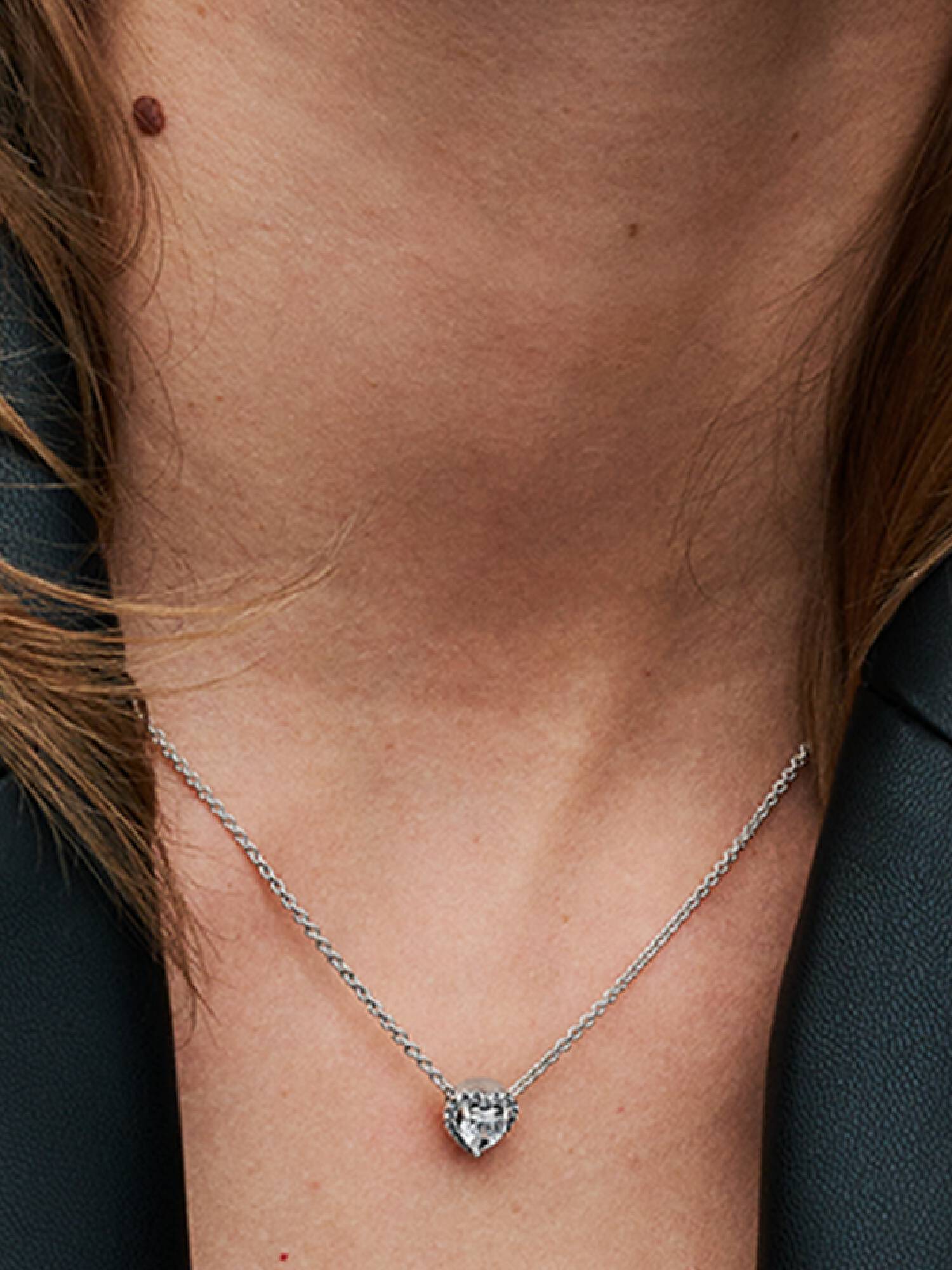 Collar Corazón elevado