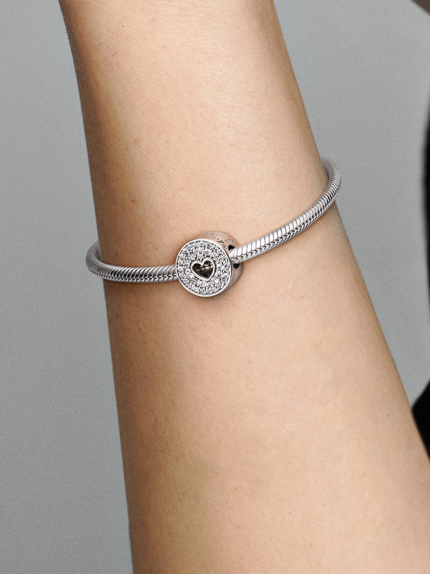 Charm de Aniversario corazón y pavé