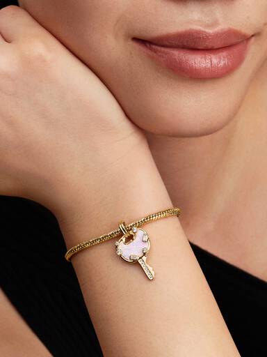 Charm colgante grande Llave de amor rosado opalescente