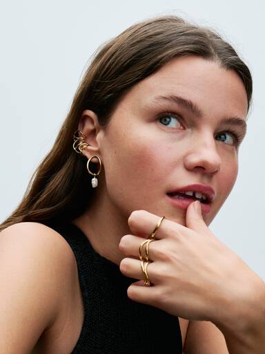 Aretes Círculo con forma orgánica y perlas barrocas cultivadas de agua dulce tratada