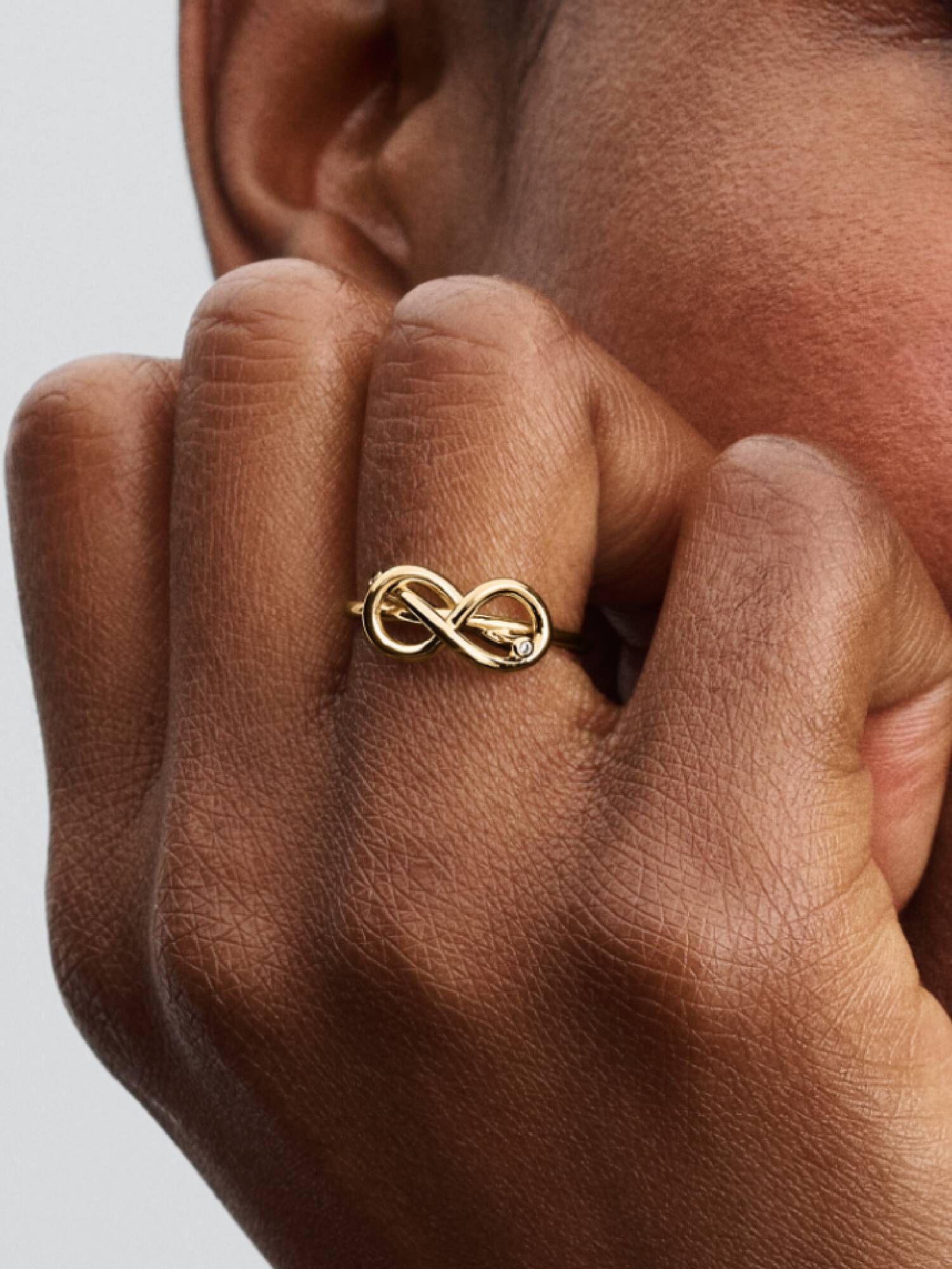 Anillo Nudo Infinito Dorado