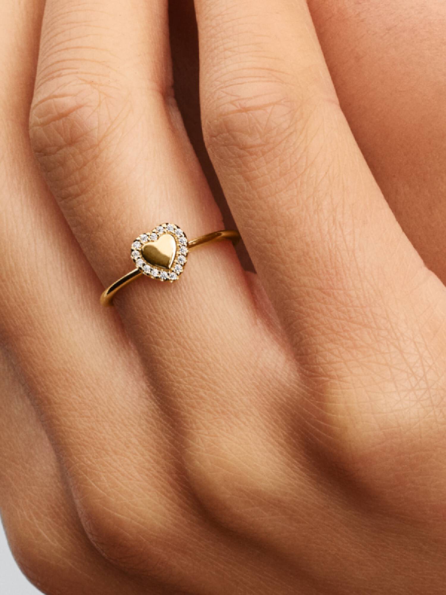 Anillo Halo y Corazón Grabable Dorado
