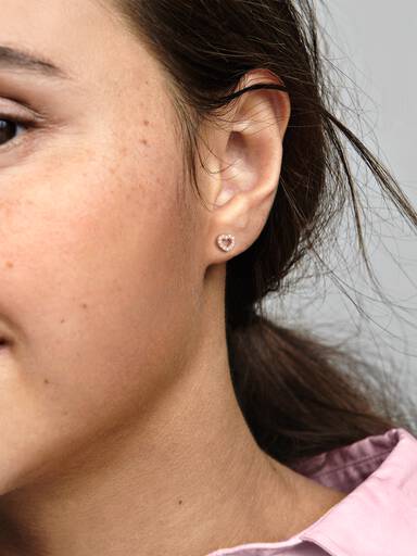 Aretes de botón Corazón abierto