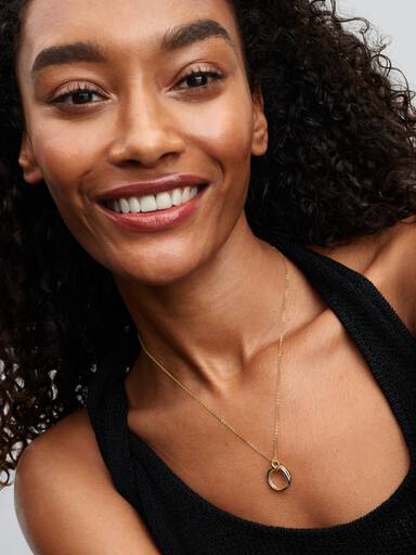 Collar con colgante de dos tonos con forma orgánica