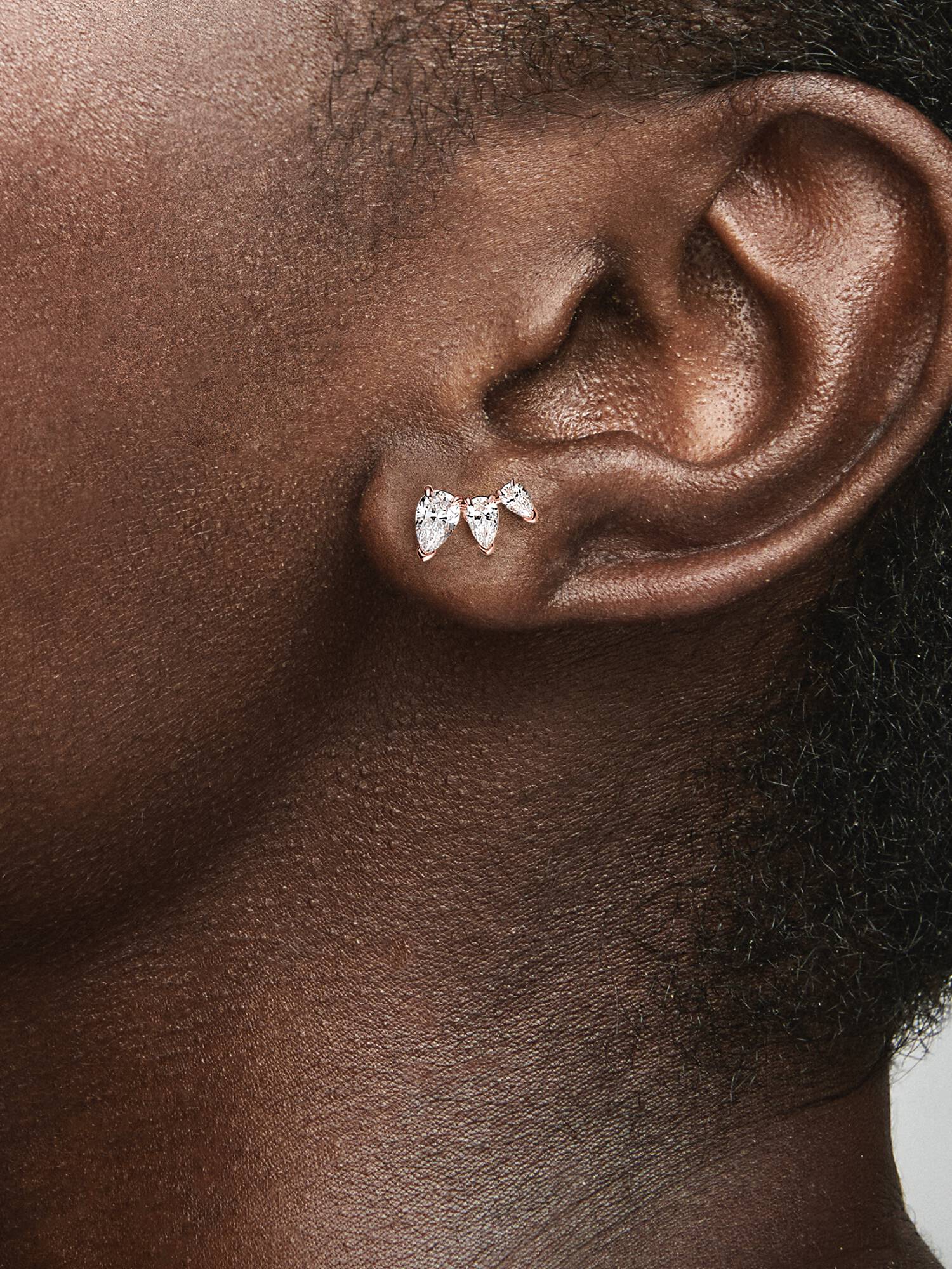 Aretes de botón Corte Pera Brillante