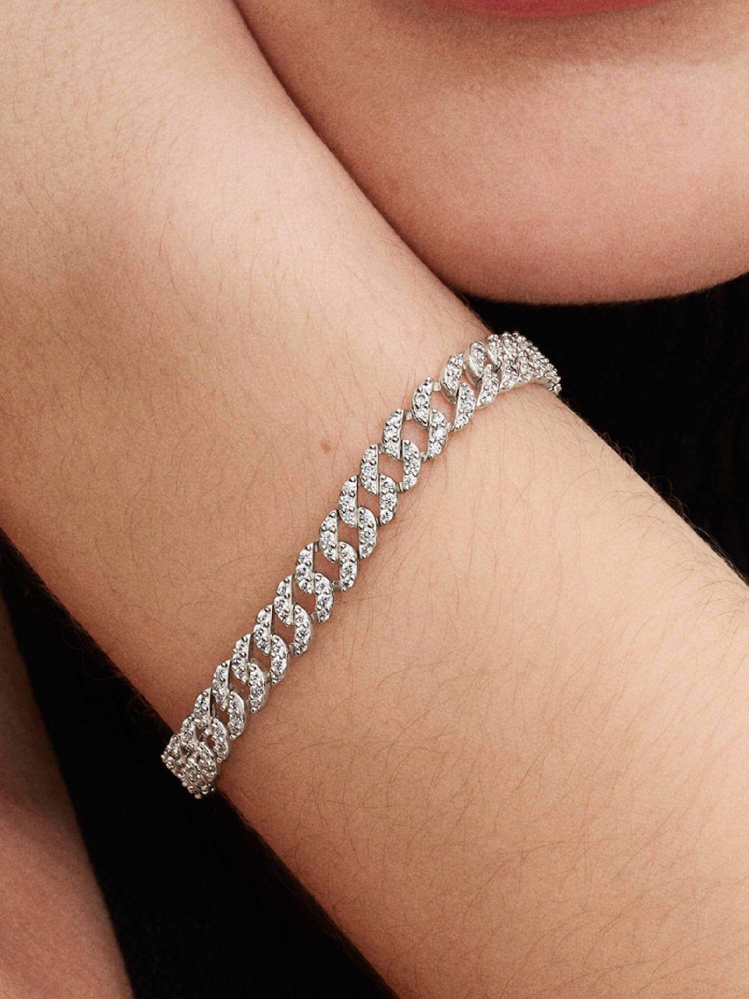 Brazalete de cadena cubana en pavé de Pandora Timeless