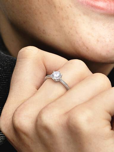 Anillo solitario Corona reluciente transparente