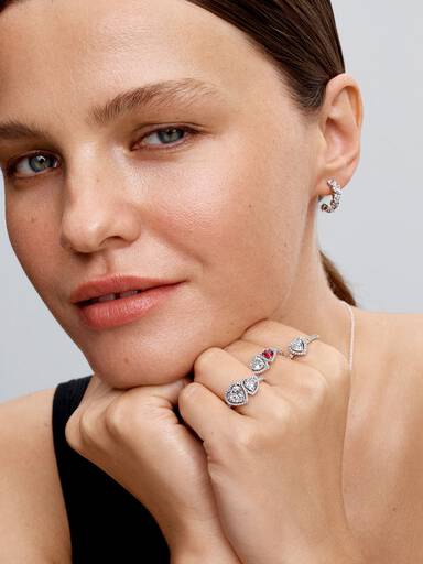 Aretes de aro Abiertos Corazones Brillantes