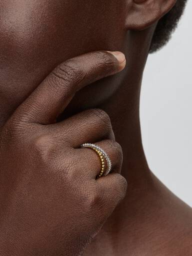 Anillo Banda Doble Cruzada en Pavé y Cuentas