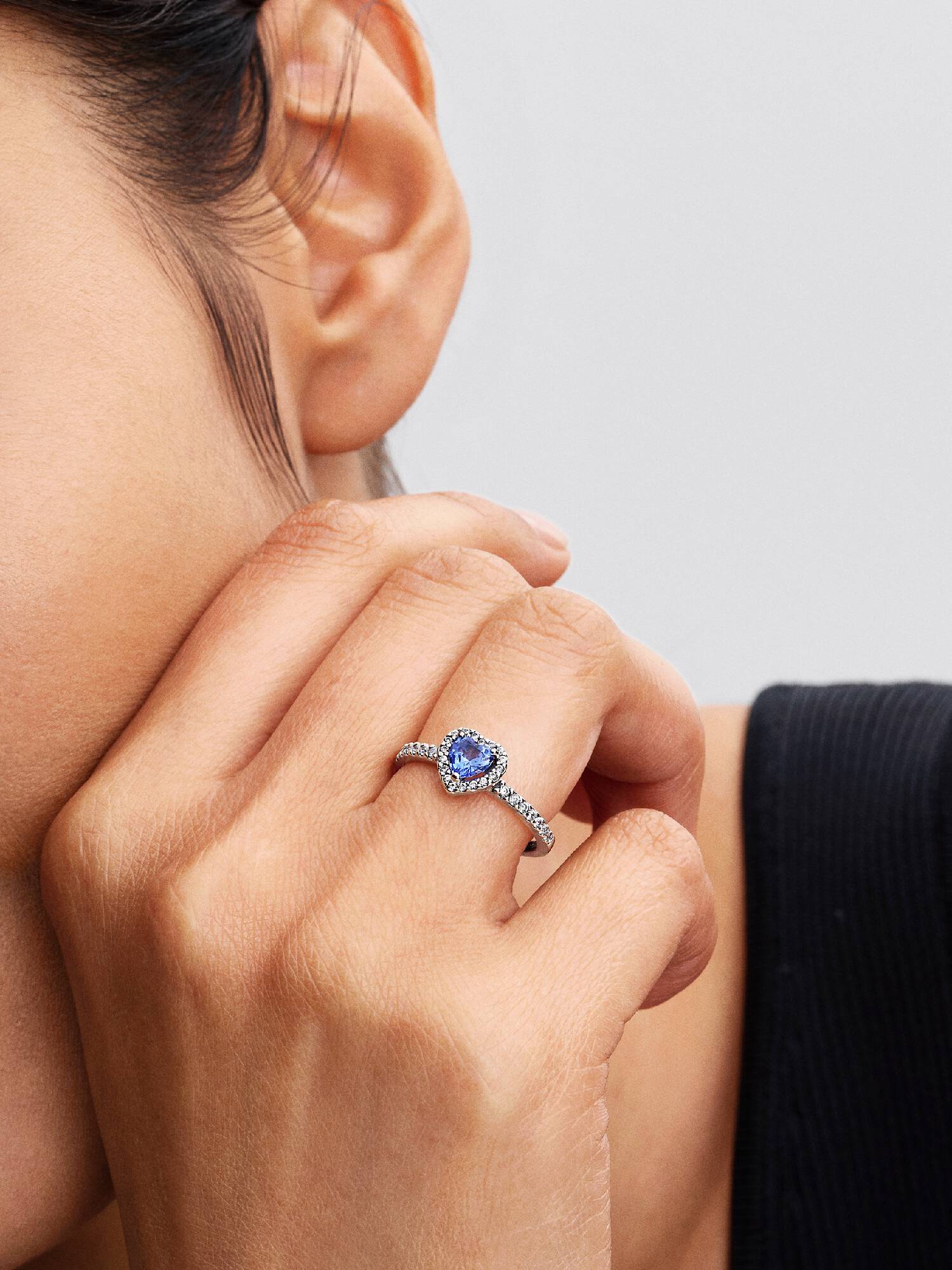 Anillo corazón elevado reluciente
