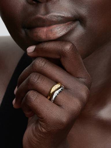 Anillos apilables de dos tonos de forma orgánica