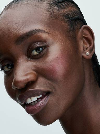 Aretes de Botón Perla Cultivada de Agua Dulce Tratada de 4.5mm