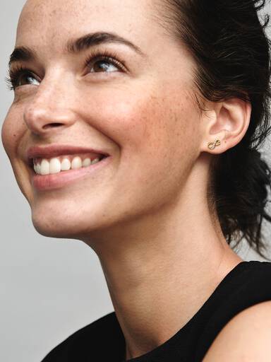 Aretes de botón infinito reluciente