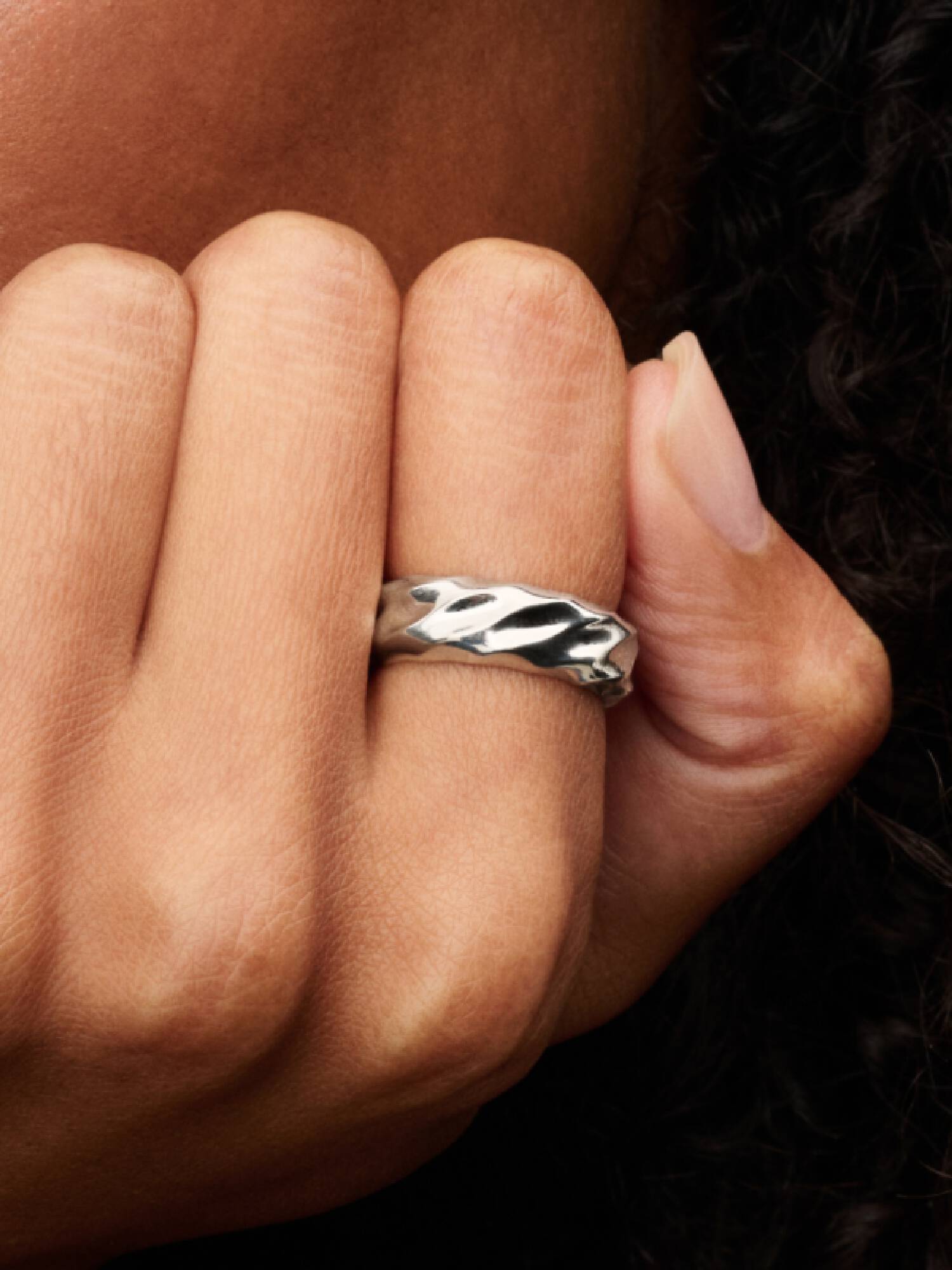 Anillo de banda ancha ondulada
