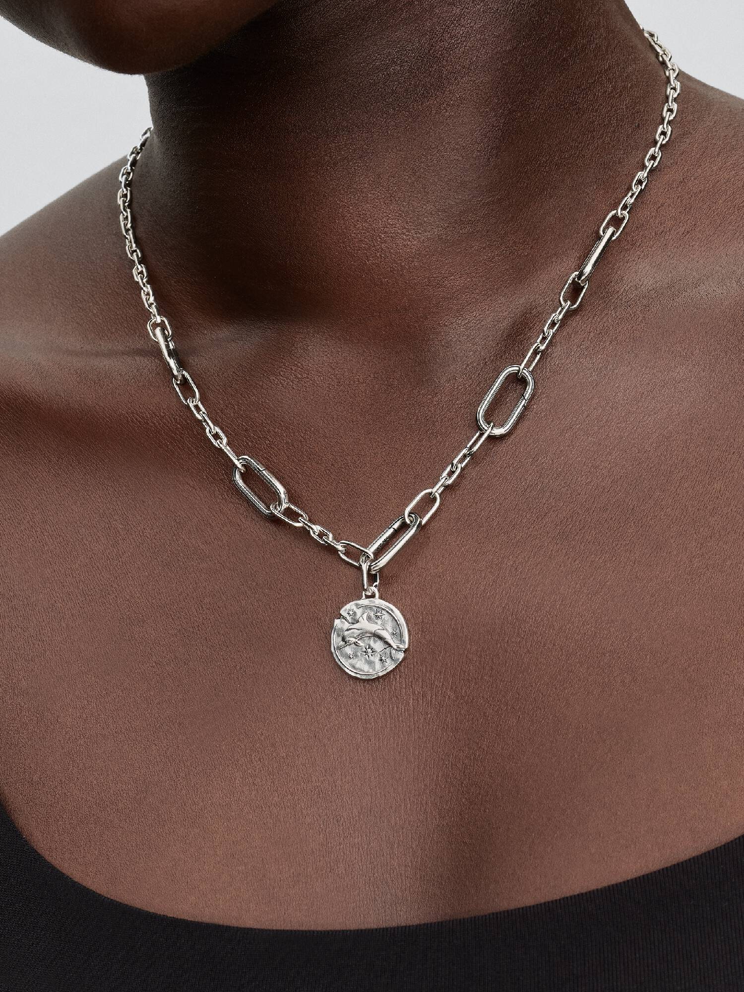 Charm Medallón Delfín
