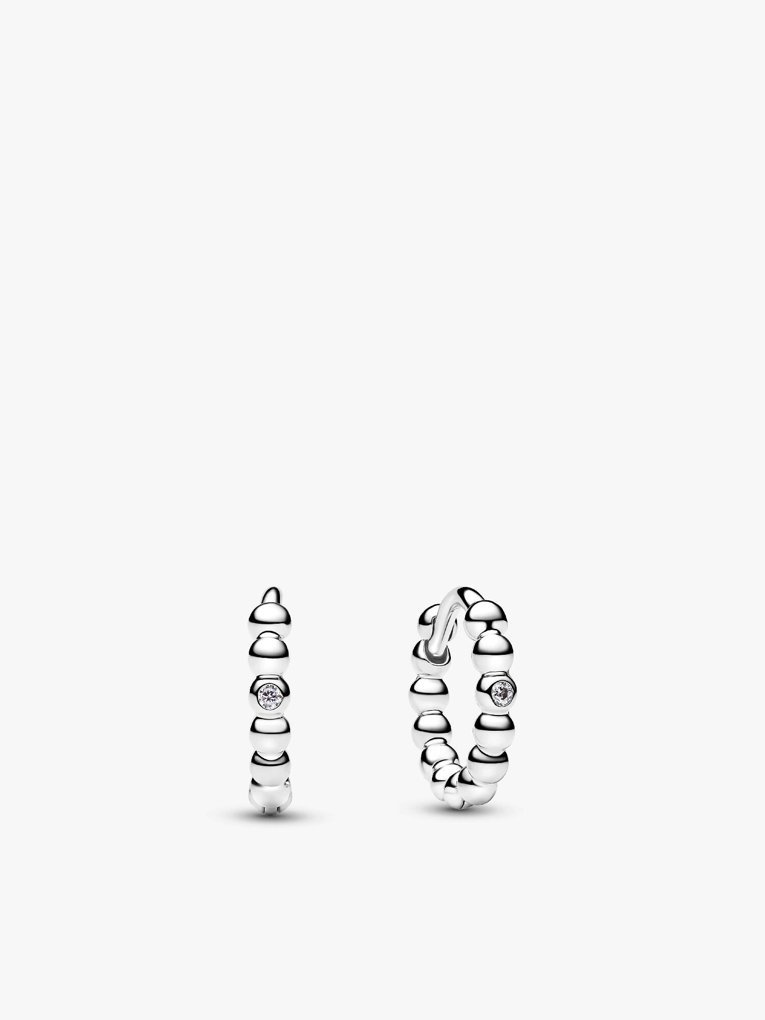 Aretes Huggie con cuentas