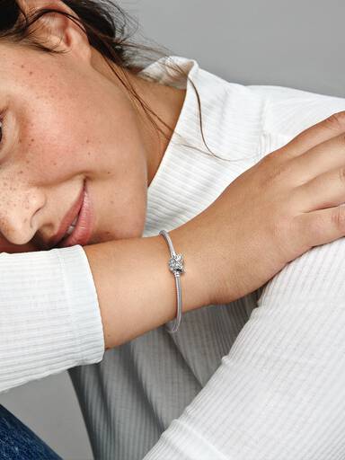 Brazalete cadena de serpiente con broche mariposa