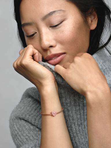 Charm Corazones relucientes en niveles