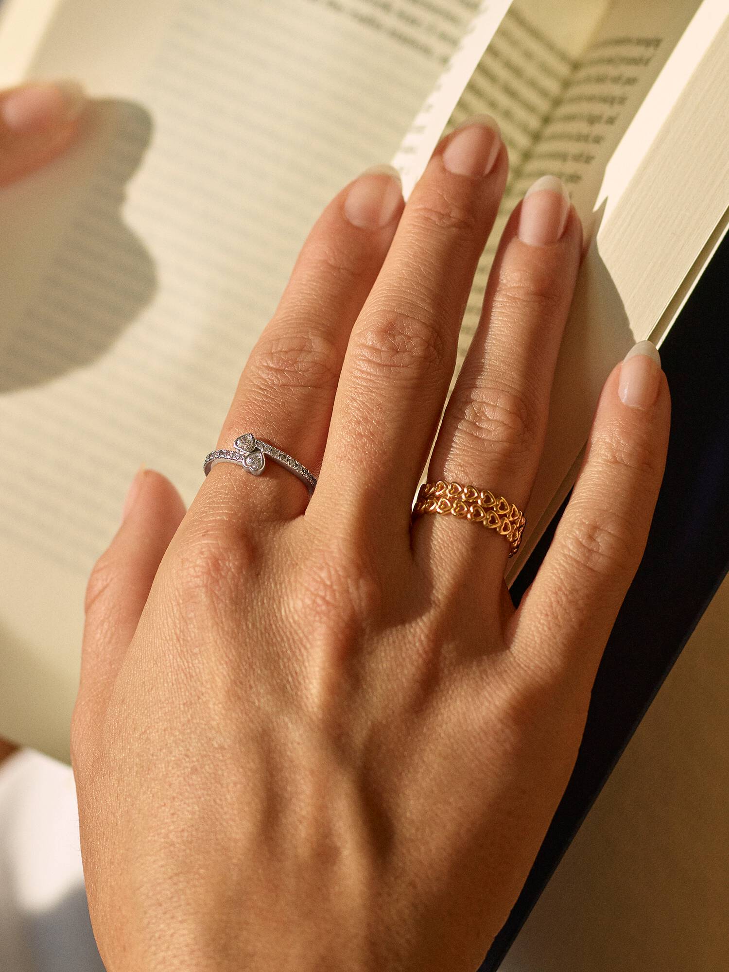 Anillo Banda de corazones