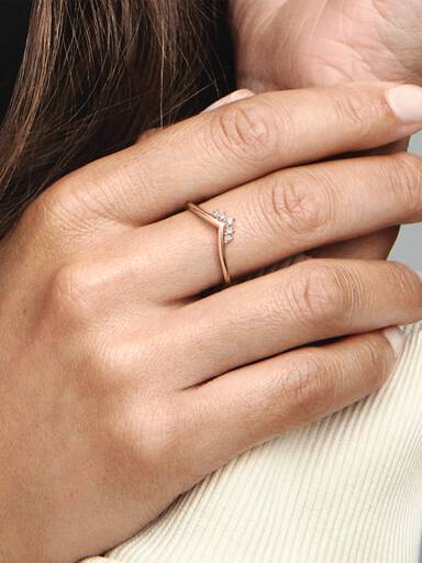 Anillo Hueso de los deseos con tiara
