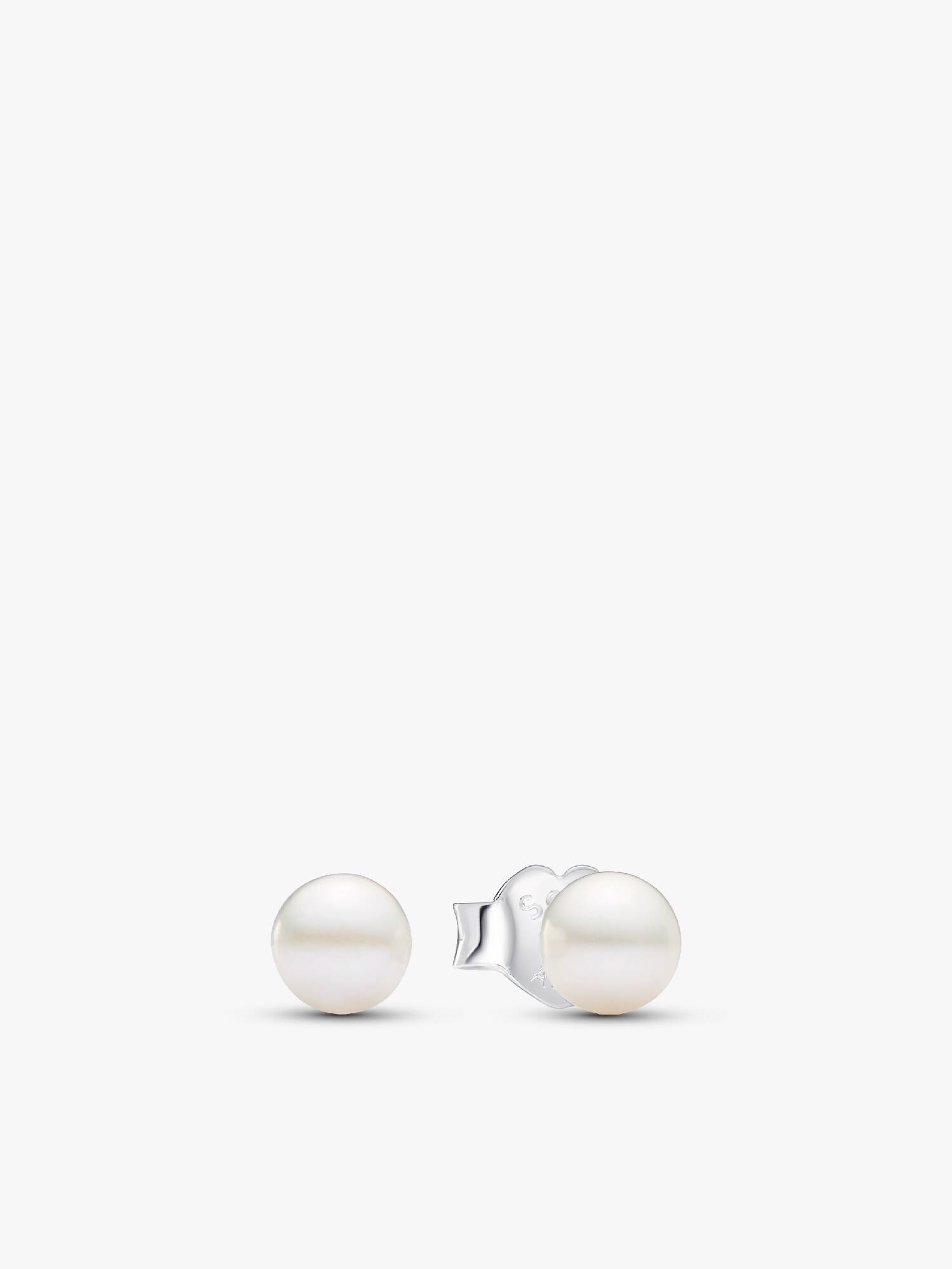 Aretes de Botón Perla Cultivada de Agua Dulce Tratada de 4.5mm