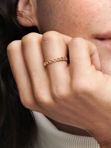 Anillo Banda de corazones