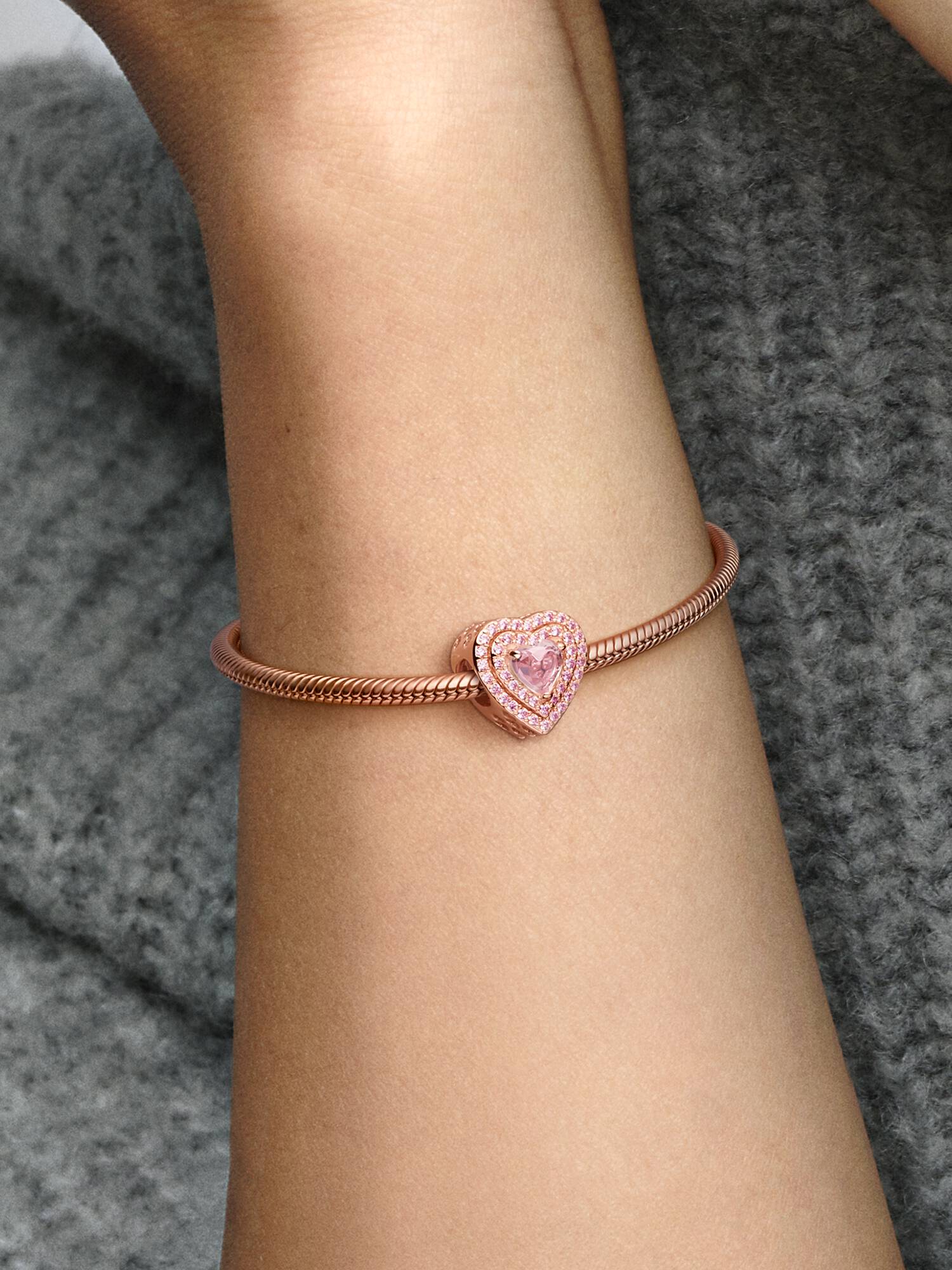 Charm Corazones relucientes en niveles