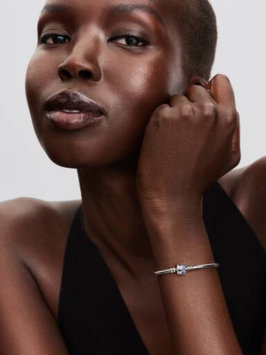 Brazalete Rígido con broche de barril brillante